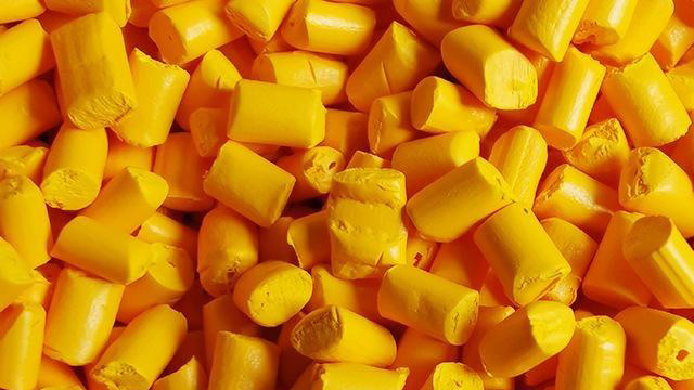 什么原因造成色母粒表面不光滑？